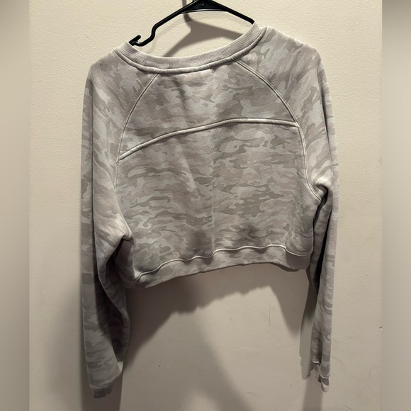 Alphalete Gray Camo Cropped Sweatshirt - NEVER WORN - Picture 2 of 3